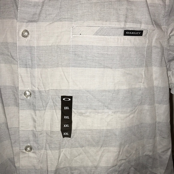 Oakley Button-Front Size XXL - Picture 2 of 4